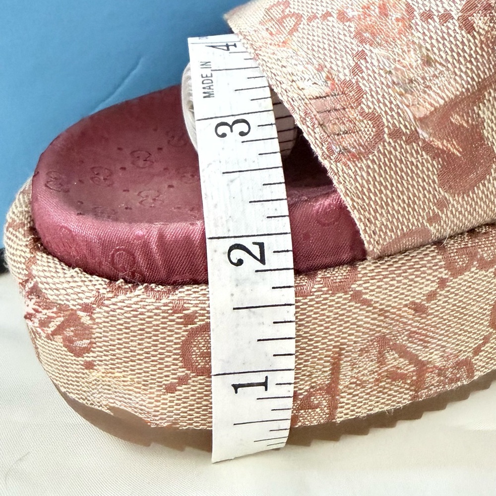 Source Unknown Red and Beige Platform Sandals Siz… - image 3